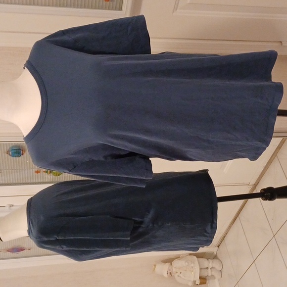 4/$40 Navy Blue Tee - Size Medium - Picture 1 of 5